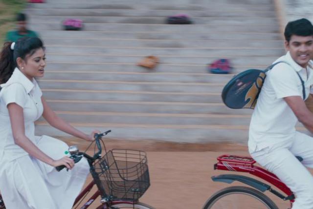 sillunu oru sandhippu adi aathi song